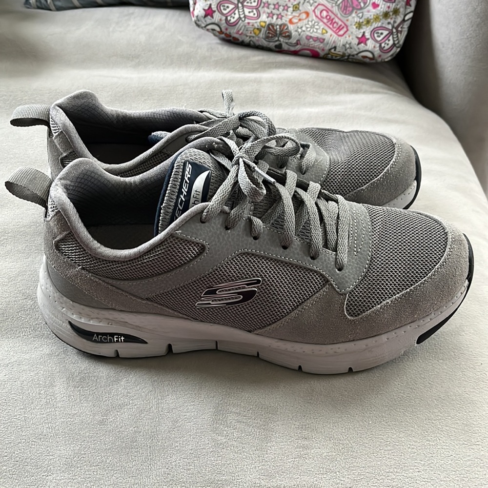 EUC Sketchers ArchFit sneakers, men’s size 8, gray, like new, worn twice - Picture 6 of 10